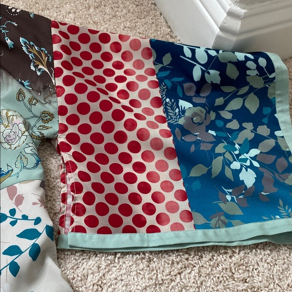 Soft Surroundings Floral Patchwork V-Neck Blouse - Picture 6 of 8